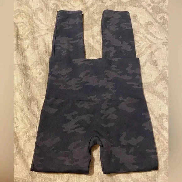 NWOT Spanx Look at me now camo leggings - Picture 1 of 6